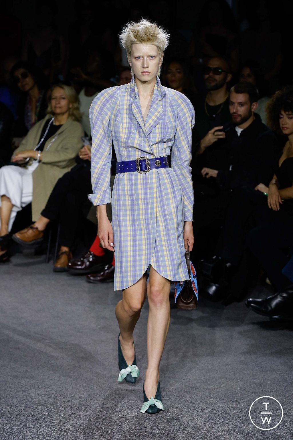 Fashion Week Paris Spring/Summer 2024 look 14 from the Andreas Kronthaler for Vivienne Westwood collection 女装