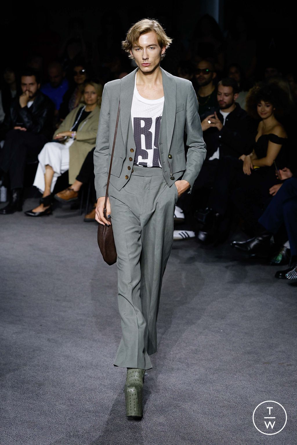 Fashion Week Paris Spring/Summer 2024 look 16 de la collection Andreas Kronthaler for Vivienne Westwood womenswear