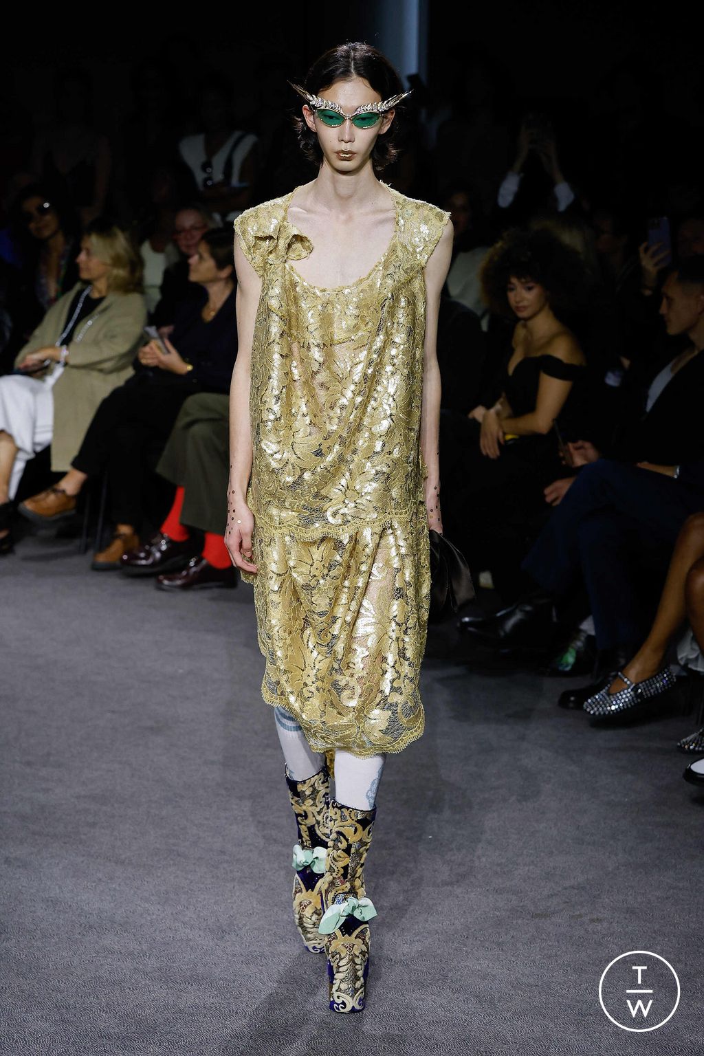 Fashion Week Paris Spring/Summer 2024 look 18 from the Andreas Kronthaler for Vivienne Westwood collection 女装