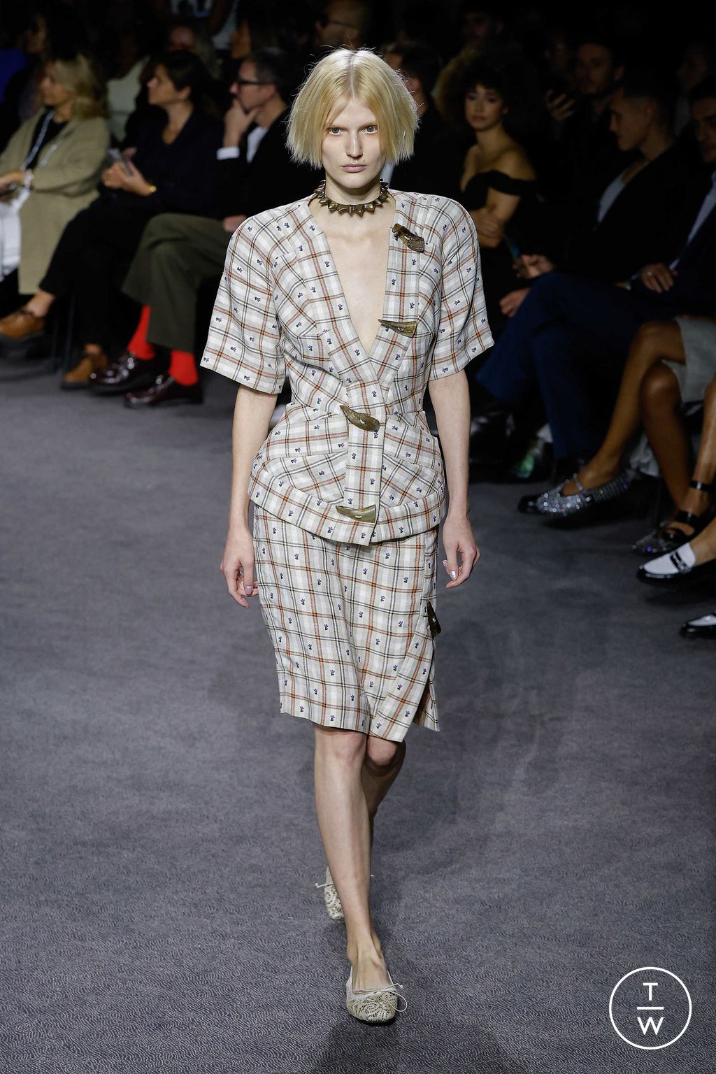 Fashion Week Paris Spring/Summer 2024 look 19 from the Andreas Kronthaler for Vivienne Westwood collection womenswear
