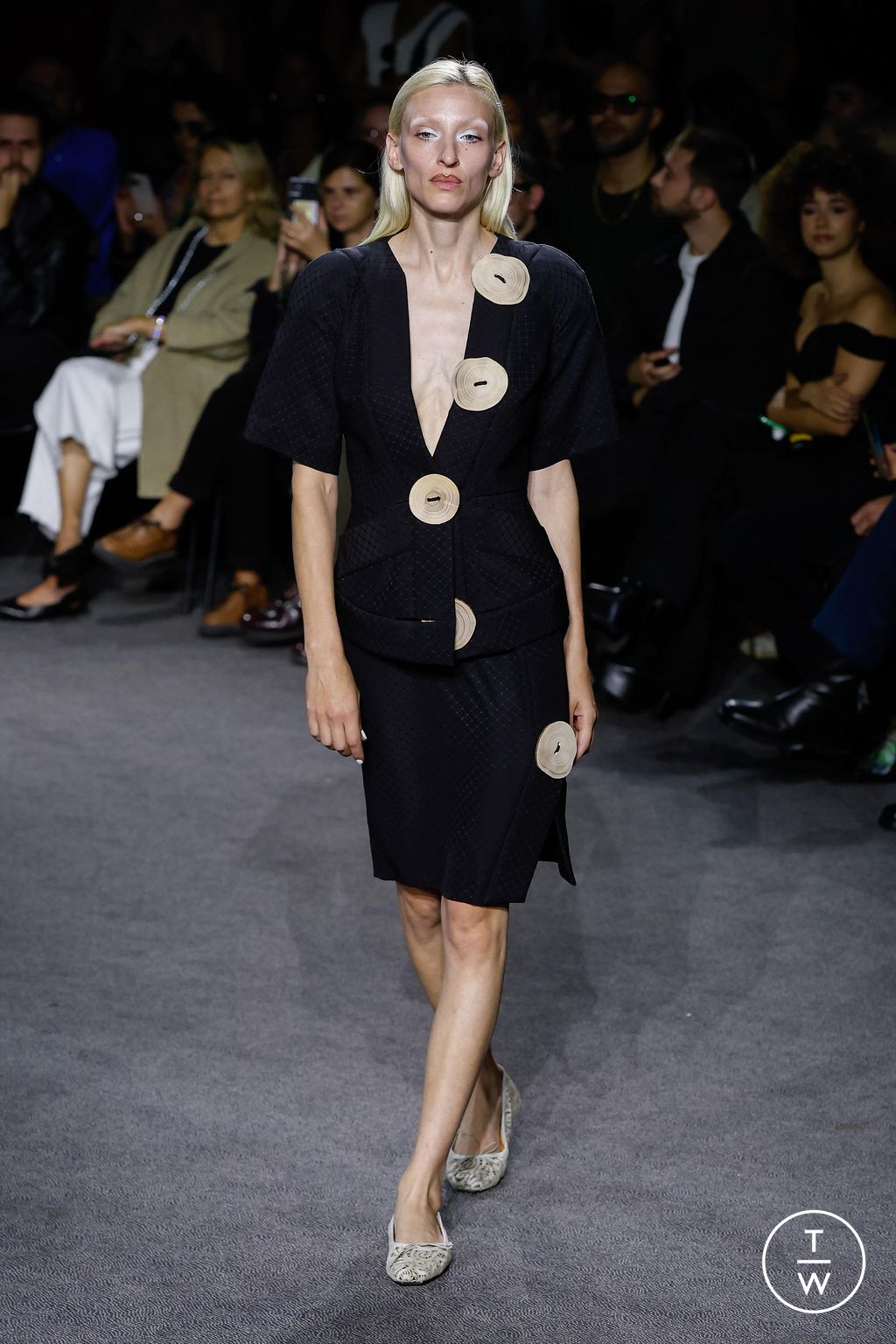 Fashion Week Paris Spring/Summer 2024 look 20 from the Andreas Kronthaler for Vivienne Westwood collection womenswear