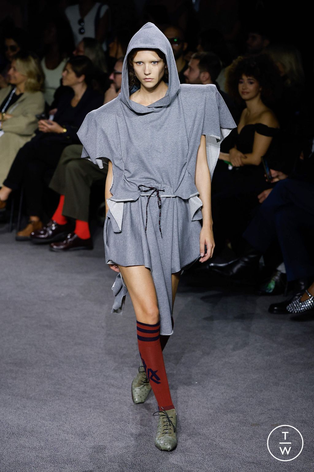 Fashion Week Paris Spring/Summer 2024 look 22 from the Andreas Kronthaler for Vivienne Westwood collection 女装