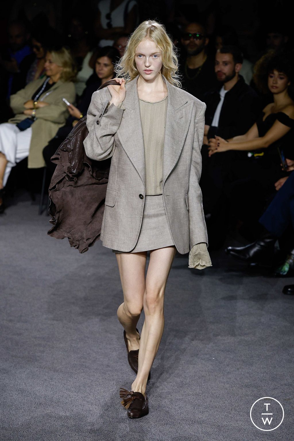 Fashion Week Paris Spring/Summer 2024 look 24 from the Andreas Kronthaler for Vivienne Westwood collection 女装