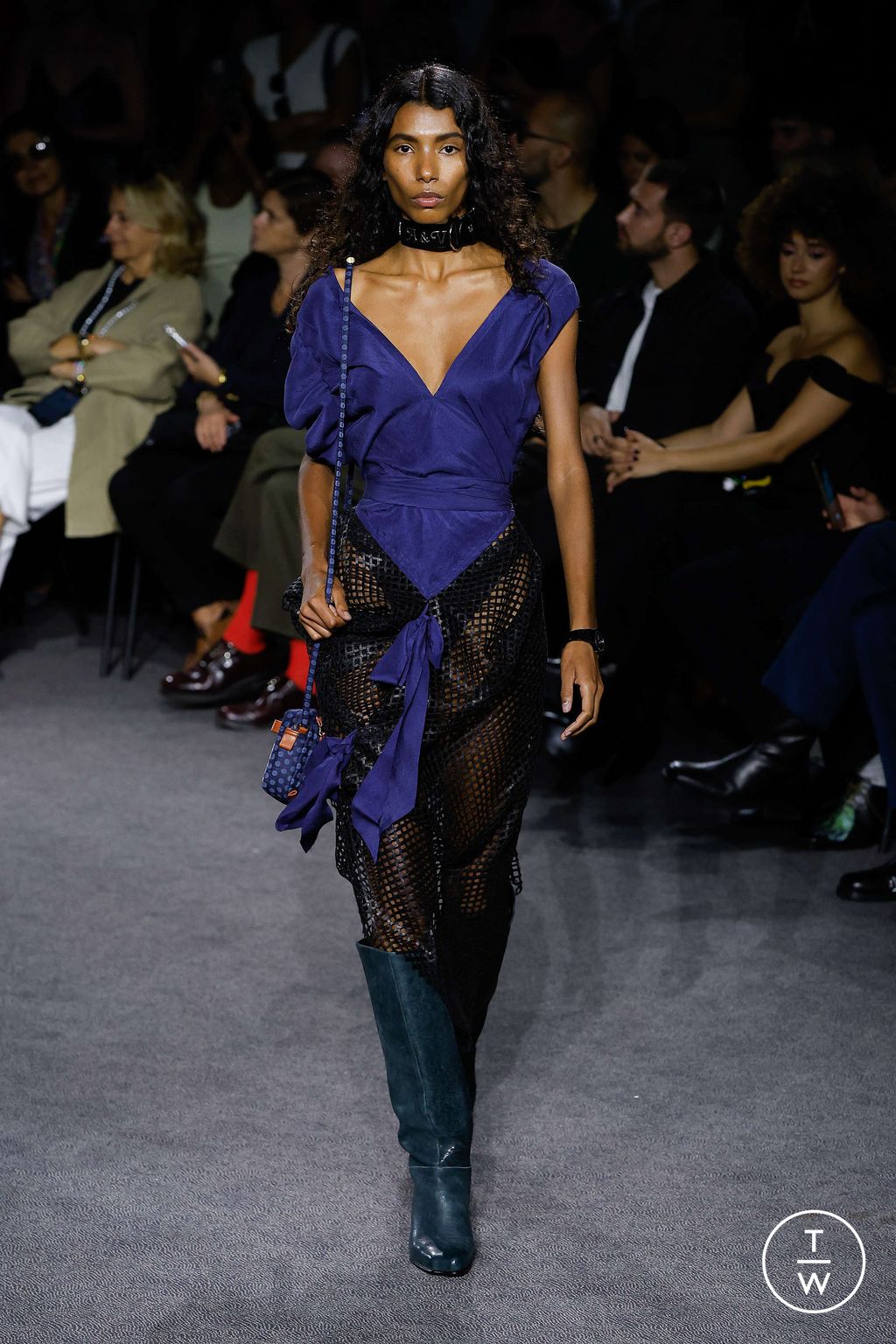 Fashion Week Paris Spring/Summer 2024 look 25 from the Andreas Kronthaler for Vivienne Westwood collection womenswear