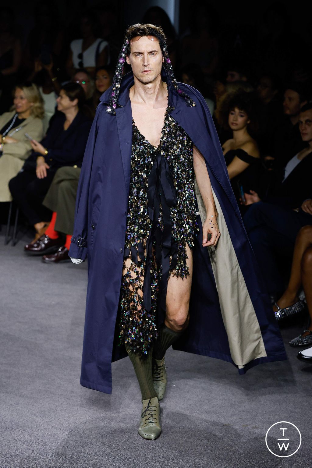 Fashion Week Paris Spring/Summer 2024 look 27 from the Andreas Kronthaler for Vivienne Westwood collection womenswear