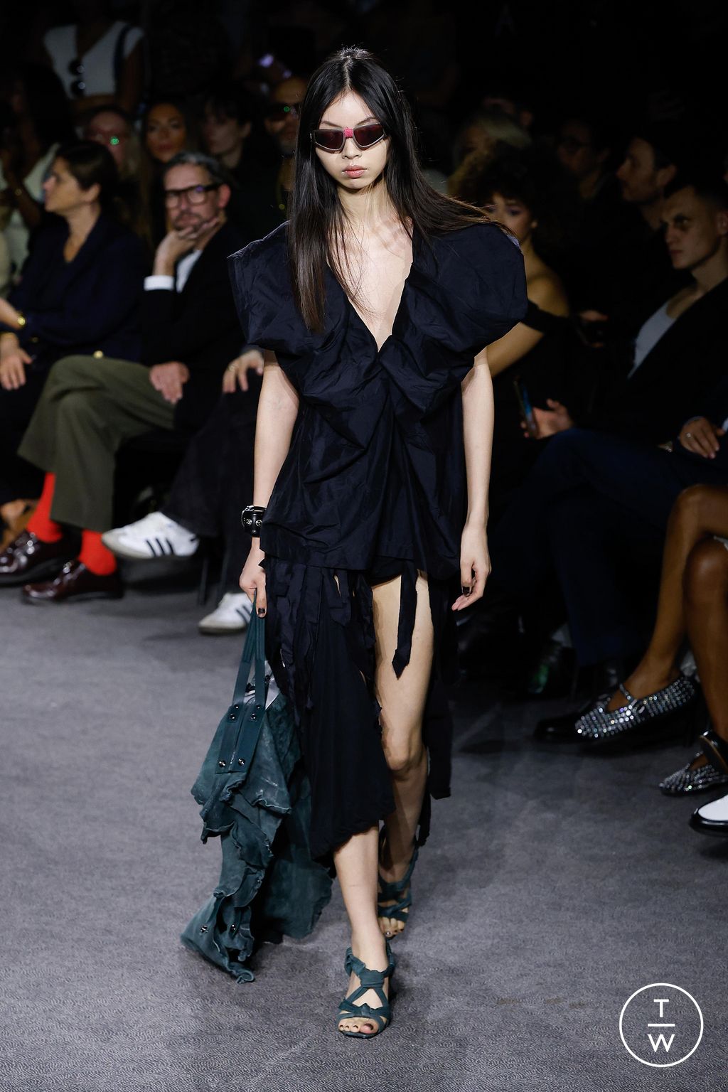 Fashion Week Paris Spring/Summer 2024 look 28 from the Andreas Kronthaler for Vivienne Westwood collection womenswear