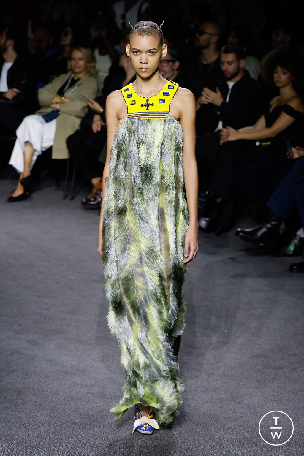 Fashion Week Paris Spring/Summer 2024 look 29 from the Andreas Kronthaler for Vivienne Westwood collection womenswear