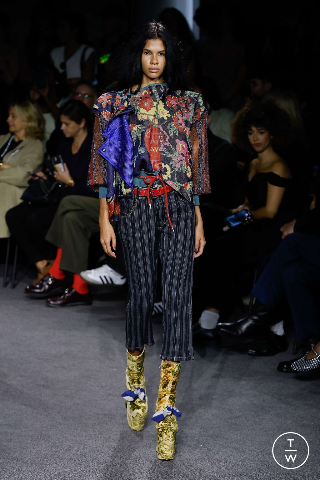 Fashion Week Paris Spring/Summer 2024 look 31 from the Andreas Kronthaler for Vivienne Westwood collection 女装