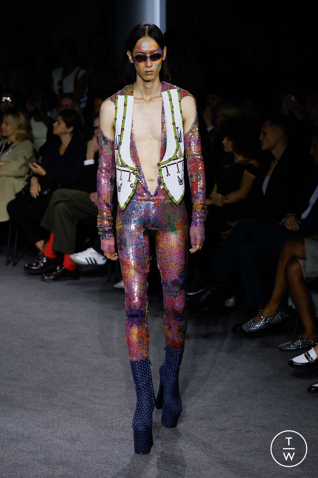 Fashion Week Paris Spring/Summer 2024 look 33 from the Andreas Kronthaler for Vivienne Westwood collection womenswear