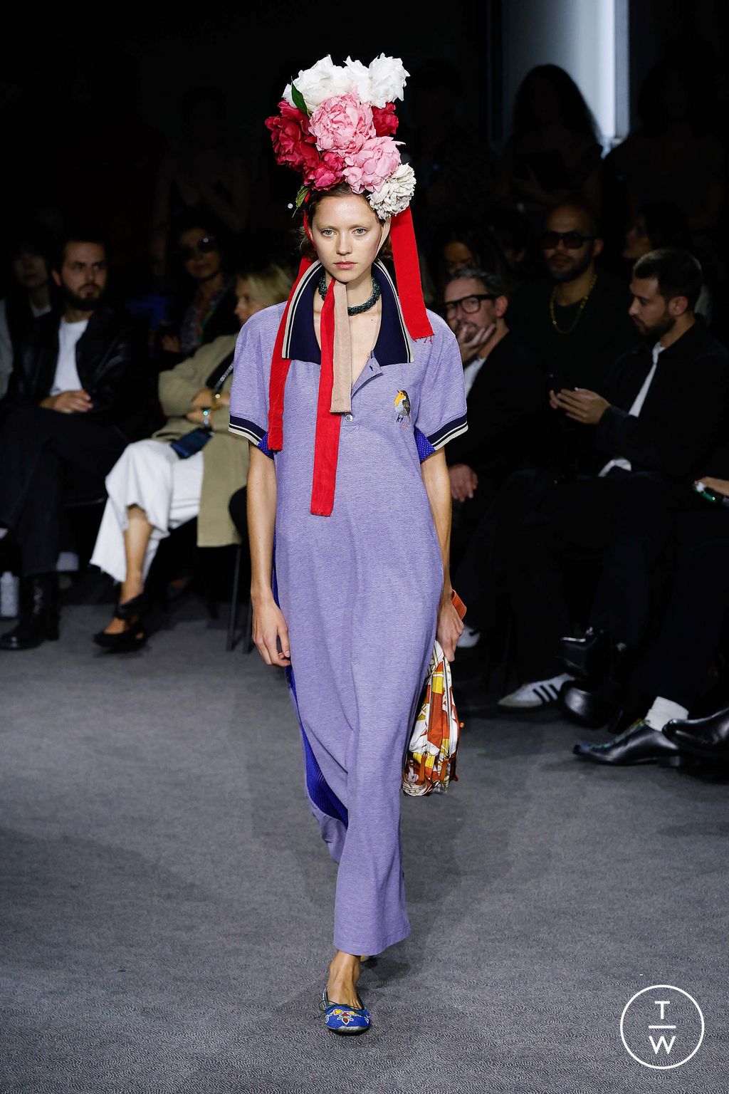Fashion Week Paris Spring/Summer 2024 look 34 from the Andreas Kronthaler for Vivienne Westwood collection 女装