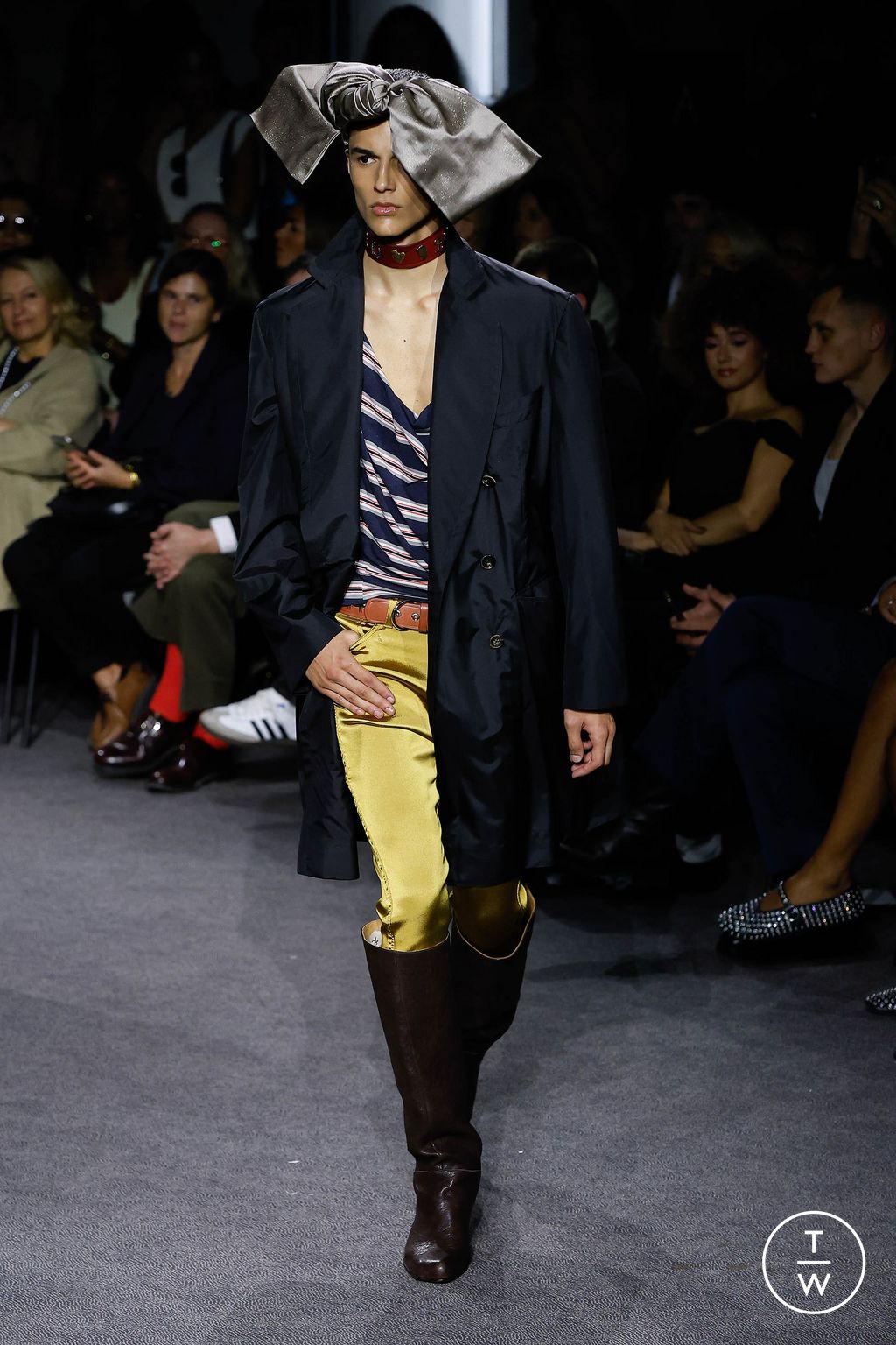 Fashion Week Paris Spring/Summer 2024 look 36 from the Andreas Kronthaler for Vivienne Westwood collection womenswear