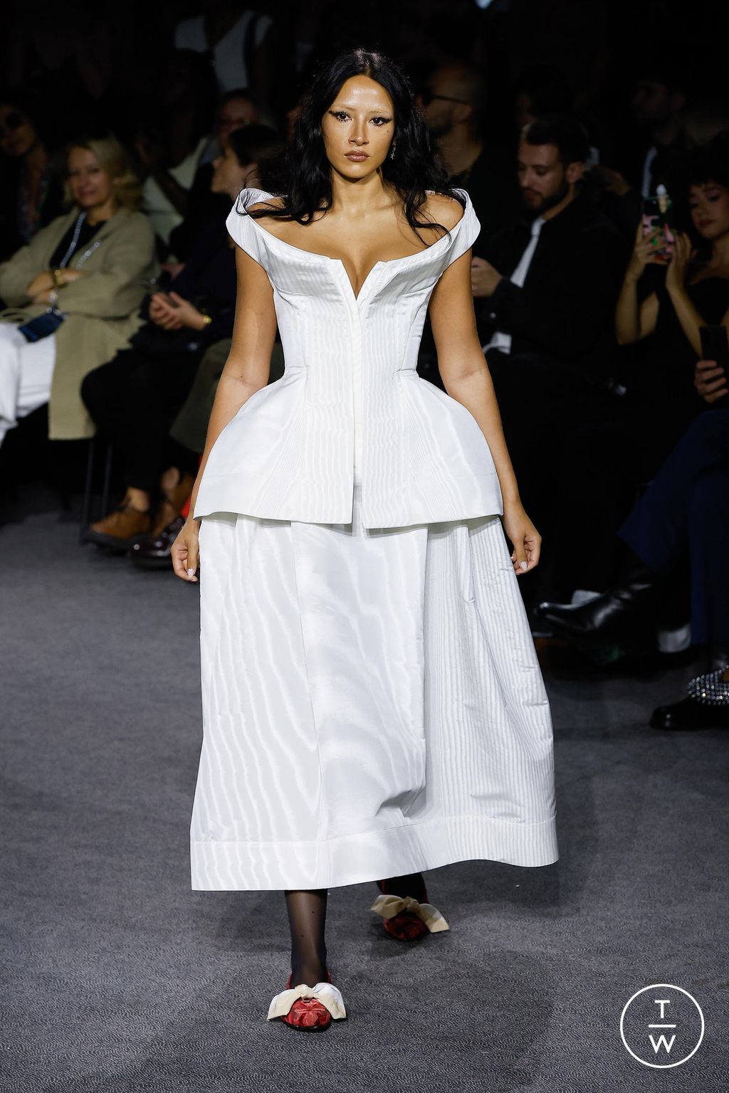 Fashion Week Paris Spring/Summer 2024 look 39 de la collection Andreas Kronthaler for Vivienne Westwood womenswear