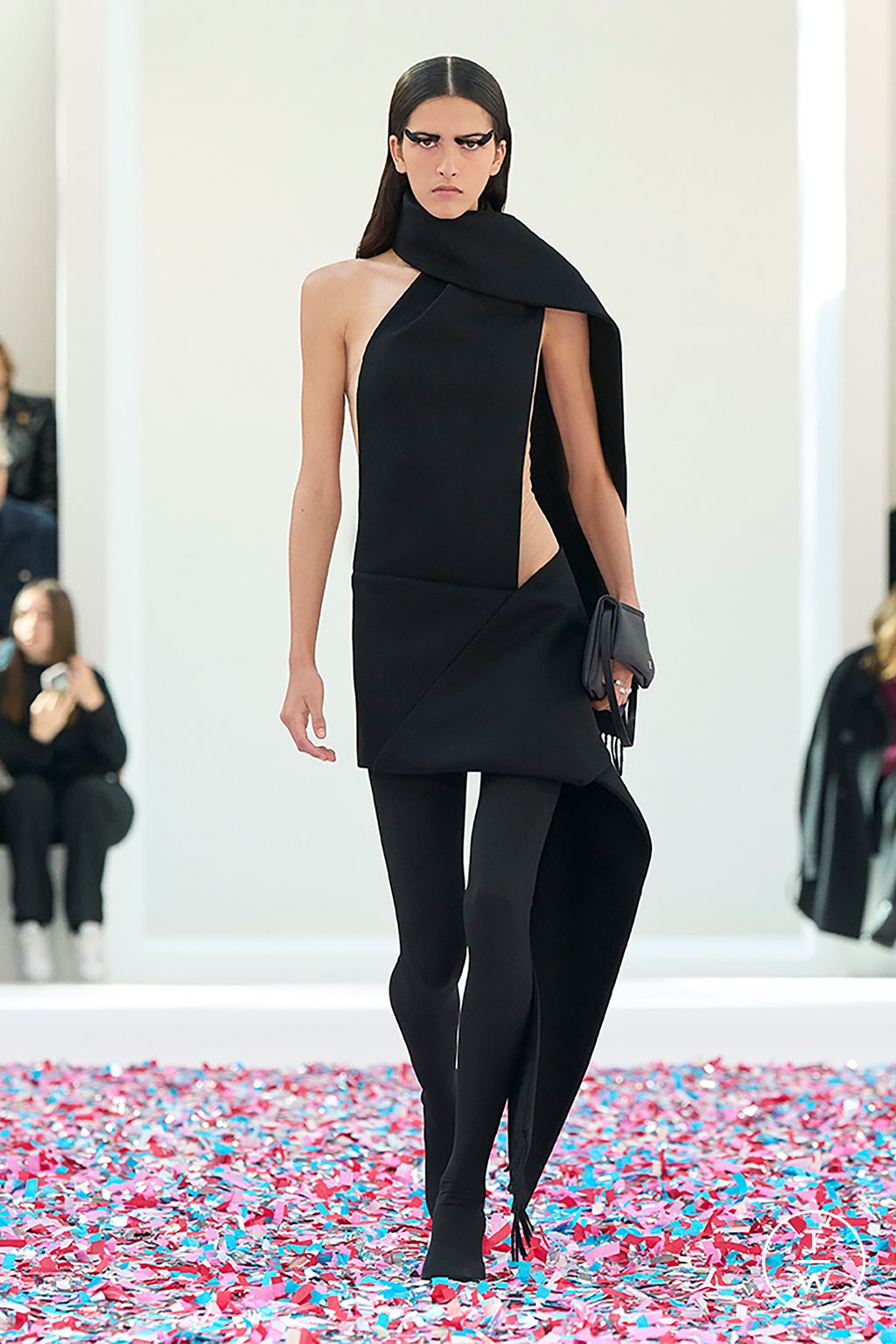 Fashion Week Paris Fall/Winter 2025 look 1 de la collection Courrèges womenswear