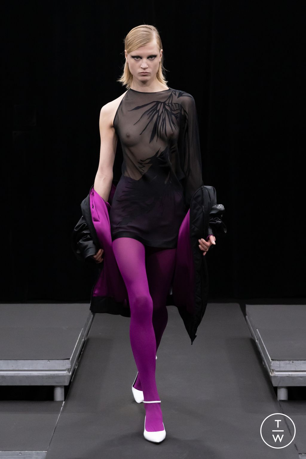 Fashion Week Paris Fall/Winter 2023 look 1 from the Rev collection womenswear