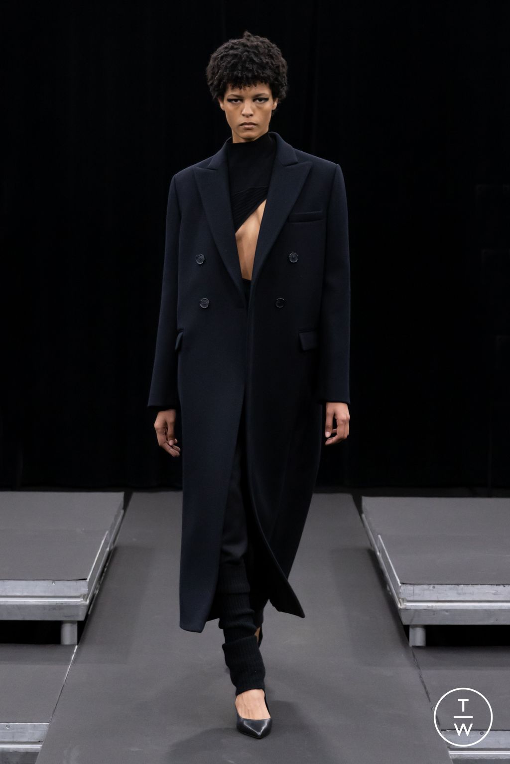 Fashion Week Paris Fall/Winter 2023 look 2 from the Rev collection womenswear