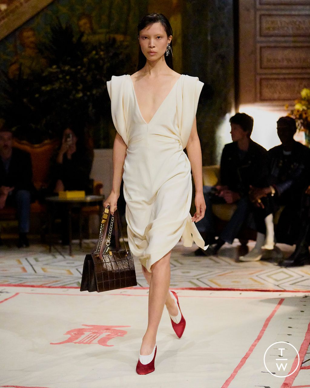 Fashion Week Milan Spring/Summer 2026 look 15 from the Versace collection womenswear
