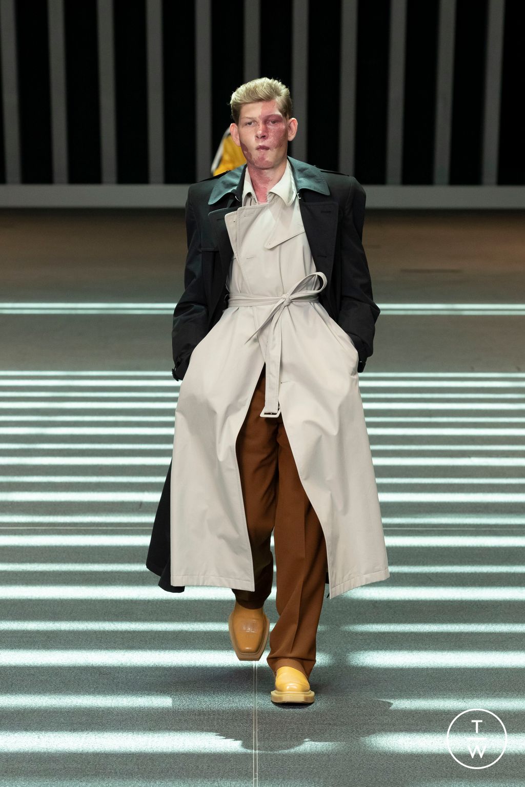 Fashion Week Paris Spring/Summer 2023 look 19 from the VTMNTS collection 男装