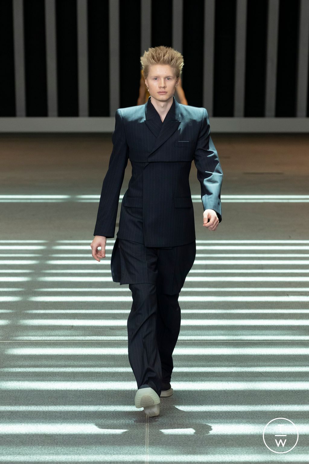 Fashion Week Paris Spring/Summer 2023 look 21 from the VTMNTS collection menswear