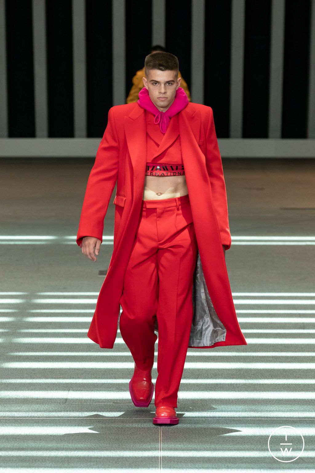 Fashion Week Paris Spring/Summer 2023 look 27 from the VTMNTS collection 男装
