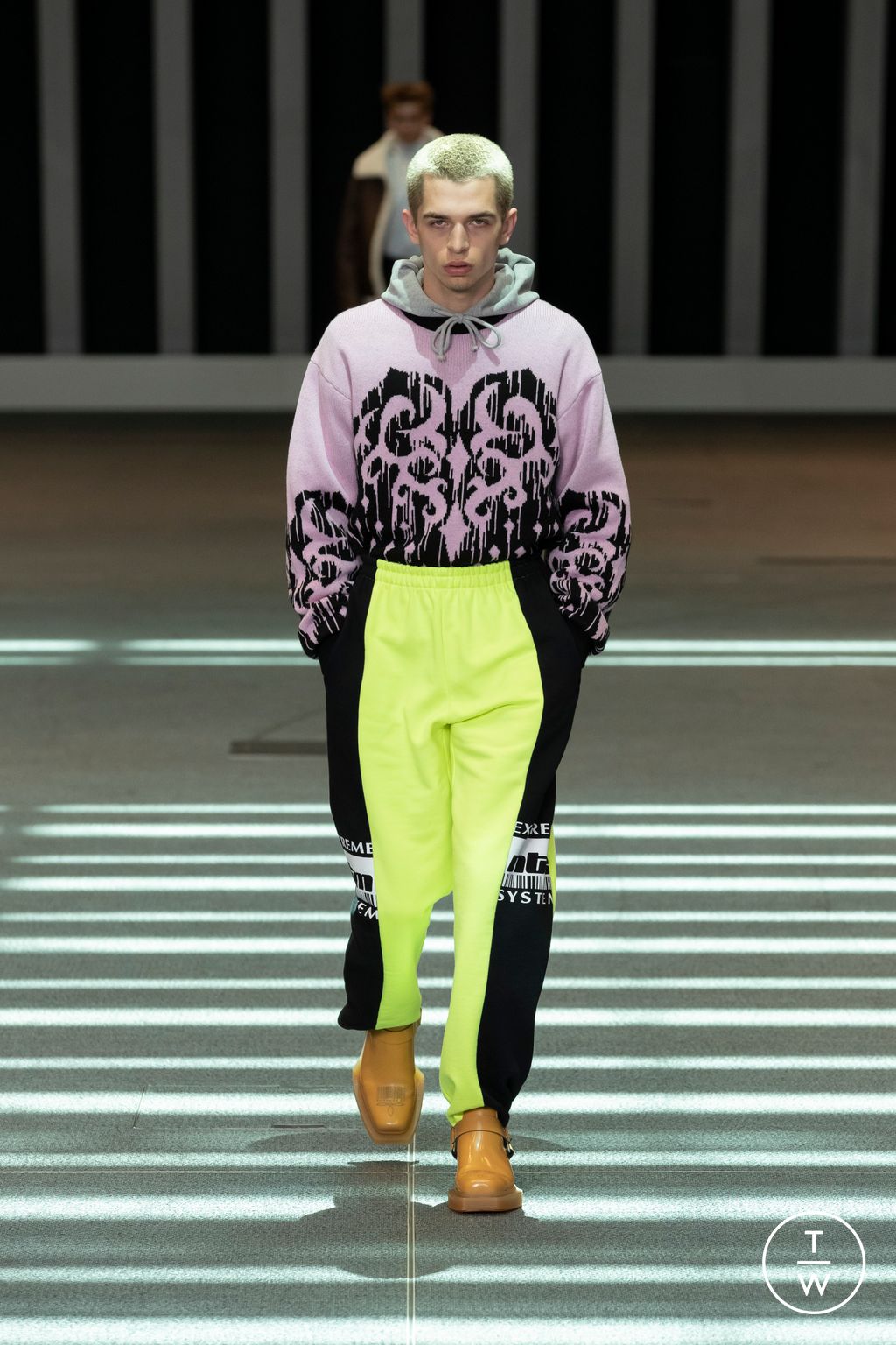 Fashion Week Paris Spring/Summer 2023 look 30 from the VTMNTS collection 男装