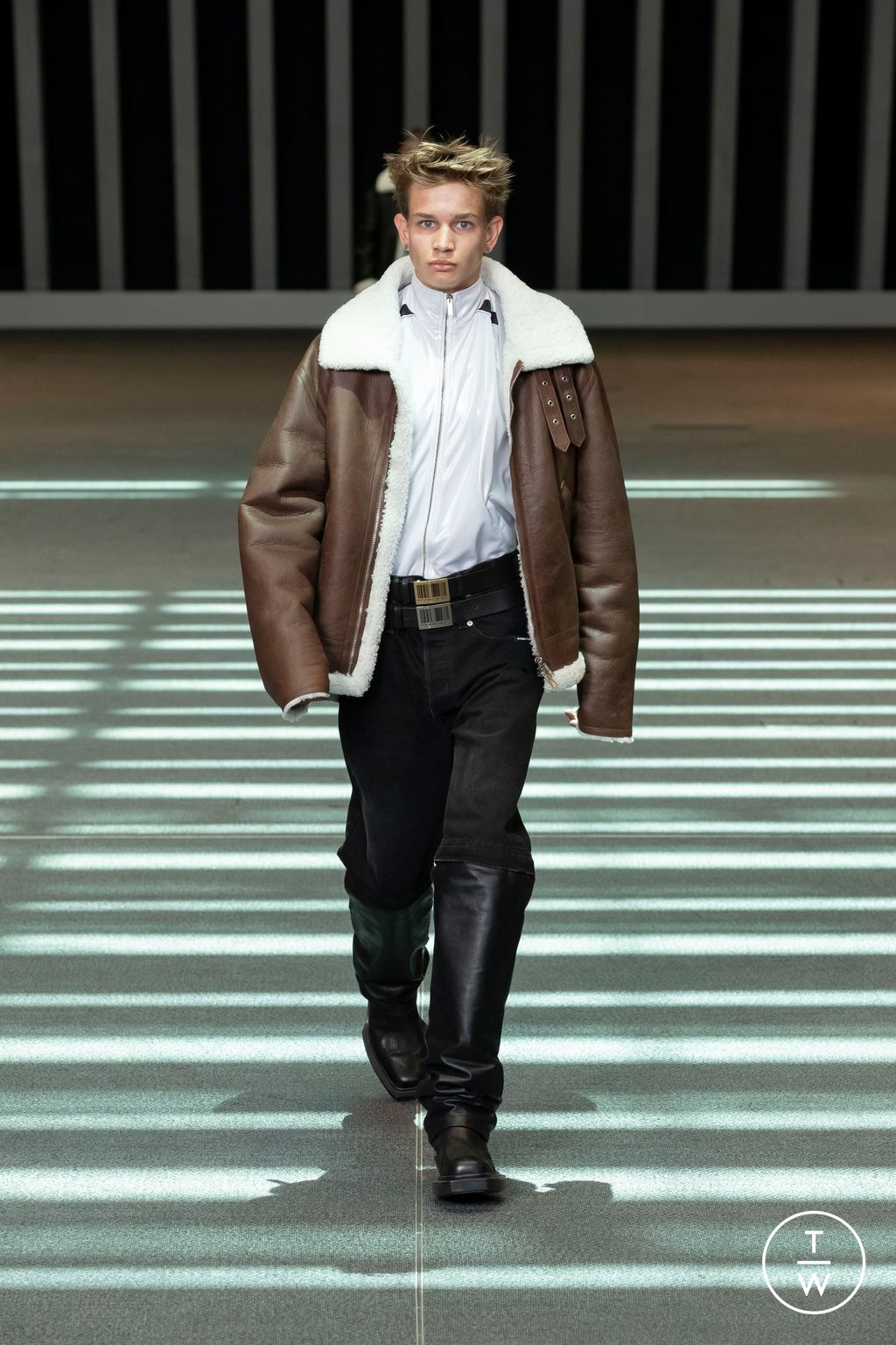 Fashion Week Paris Spring/Summer 2023 look 31 from the VTMNTS collection menswear