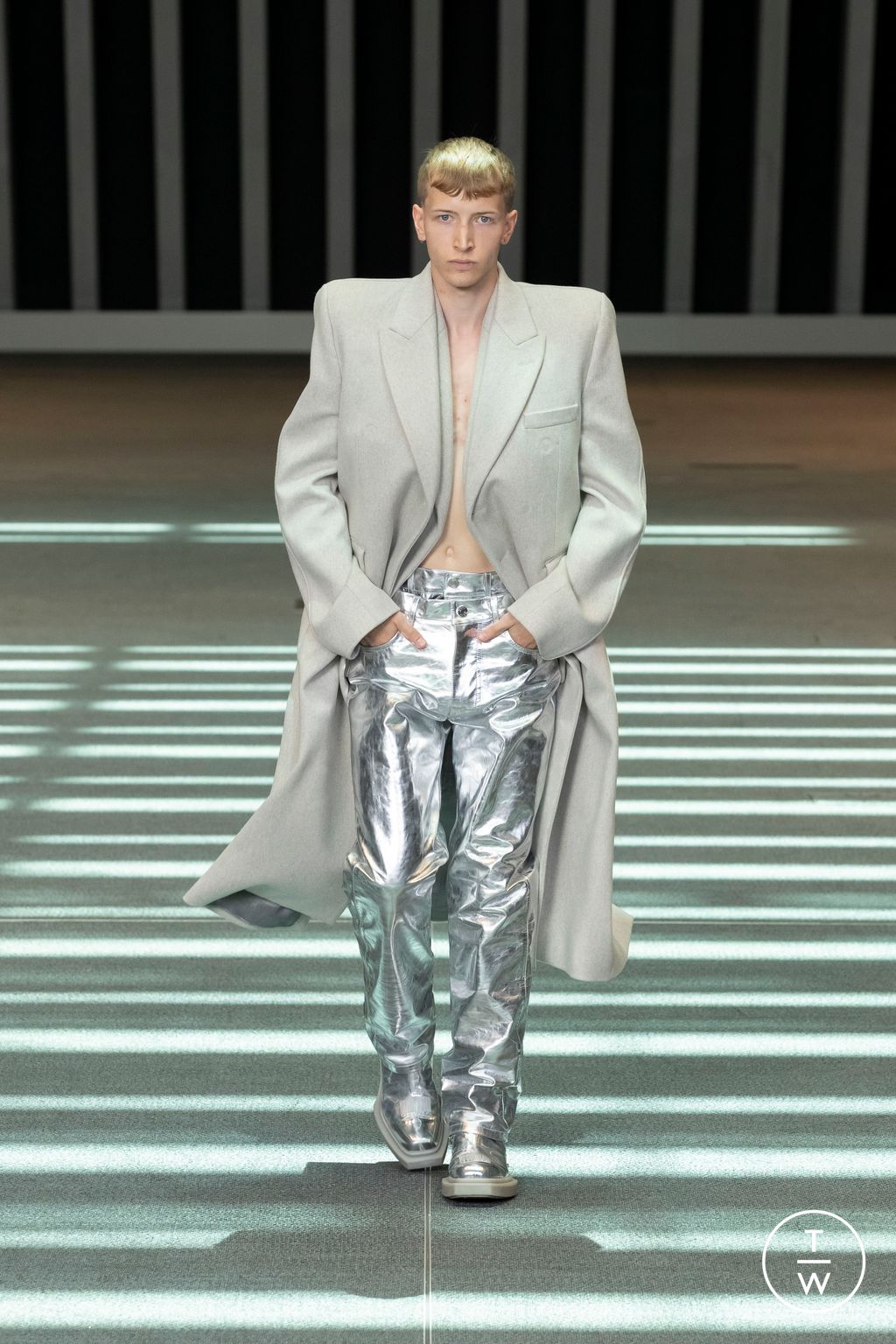 Fashion Week Paris Spring/Summer 2023 look 39 from the VTMNTS collection menswear