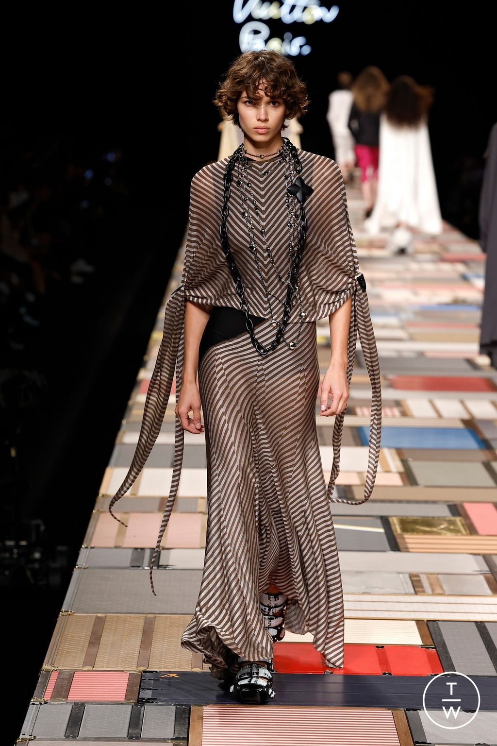 Fashion Week Paris Spring/Summer 2025 look 11 from the Louis Vuitton collection womenswear