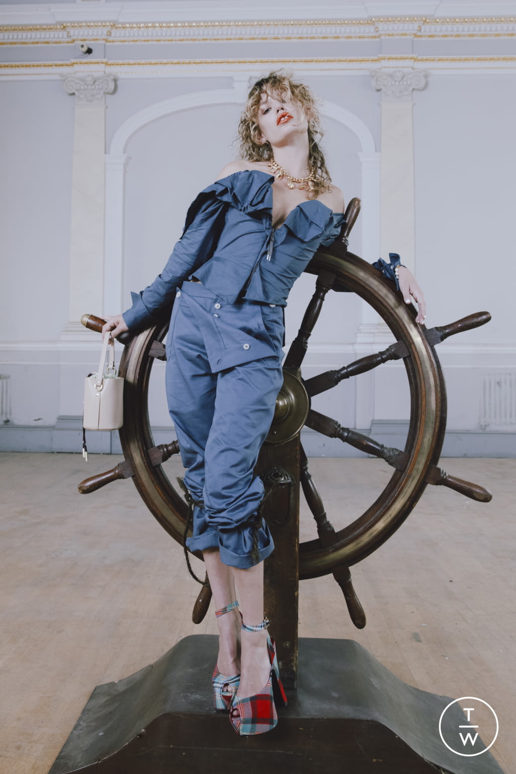 Fashion Week London Spring/Summer 2022 look 12 de la collection Vivienne Westwood womenswear