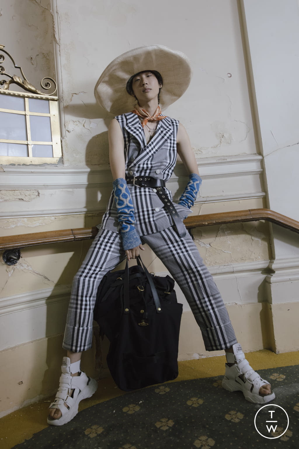 Fashion Week London Spring/Summer 2022 look 34 from the Vivienne Westwood collection womenswear