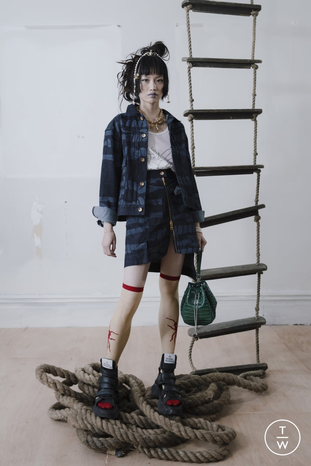 Fashion Week London Spring/Summer 2022 look 37 from the Vivienne Westwood collection womenswear