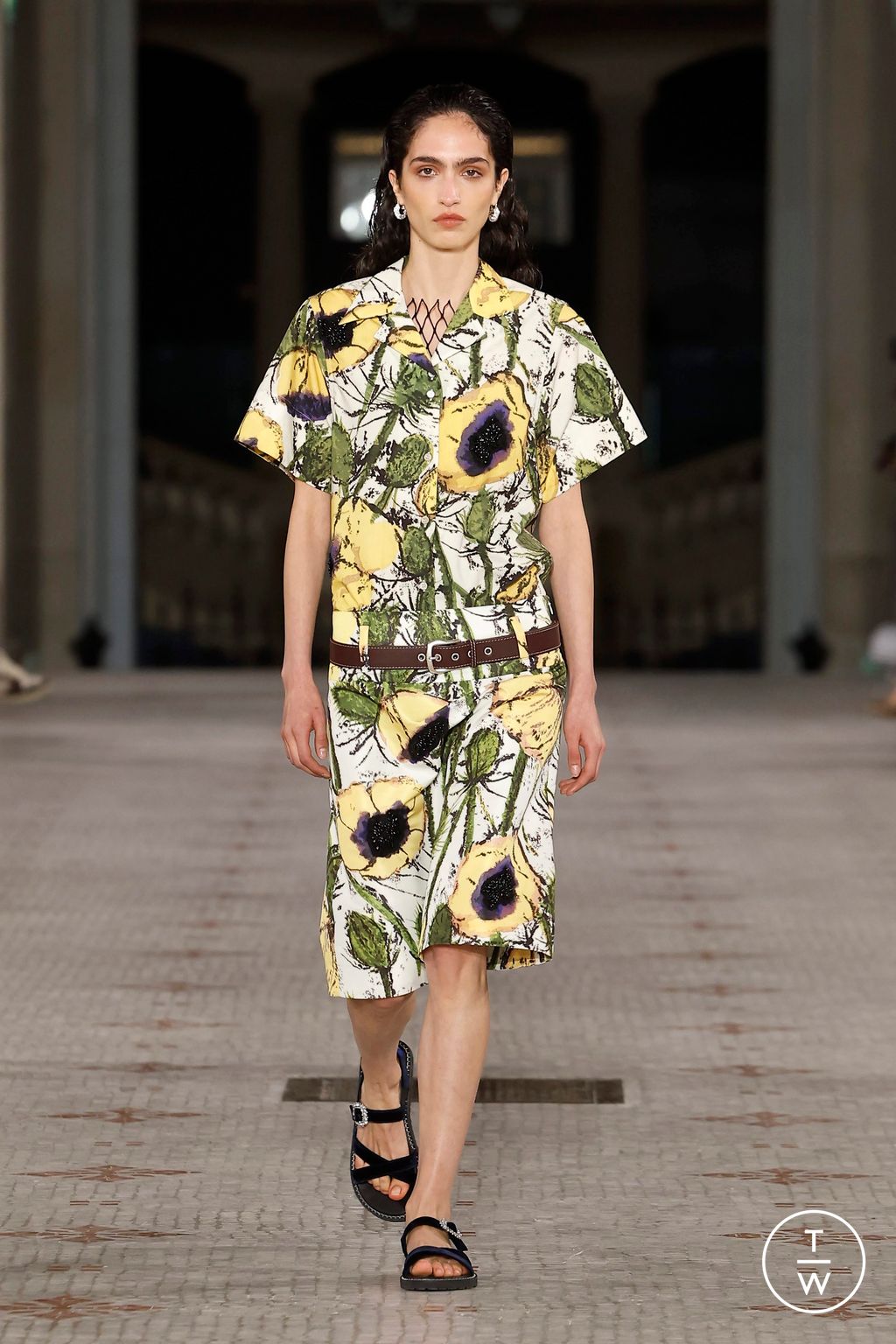 Fashion Week Paris Spring-Summer 2025 look 19 de la collection Wales Bonner menswear