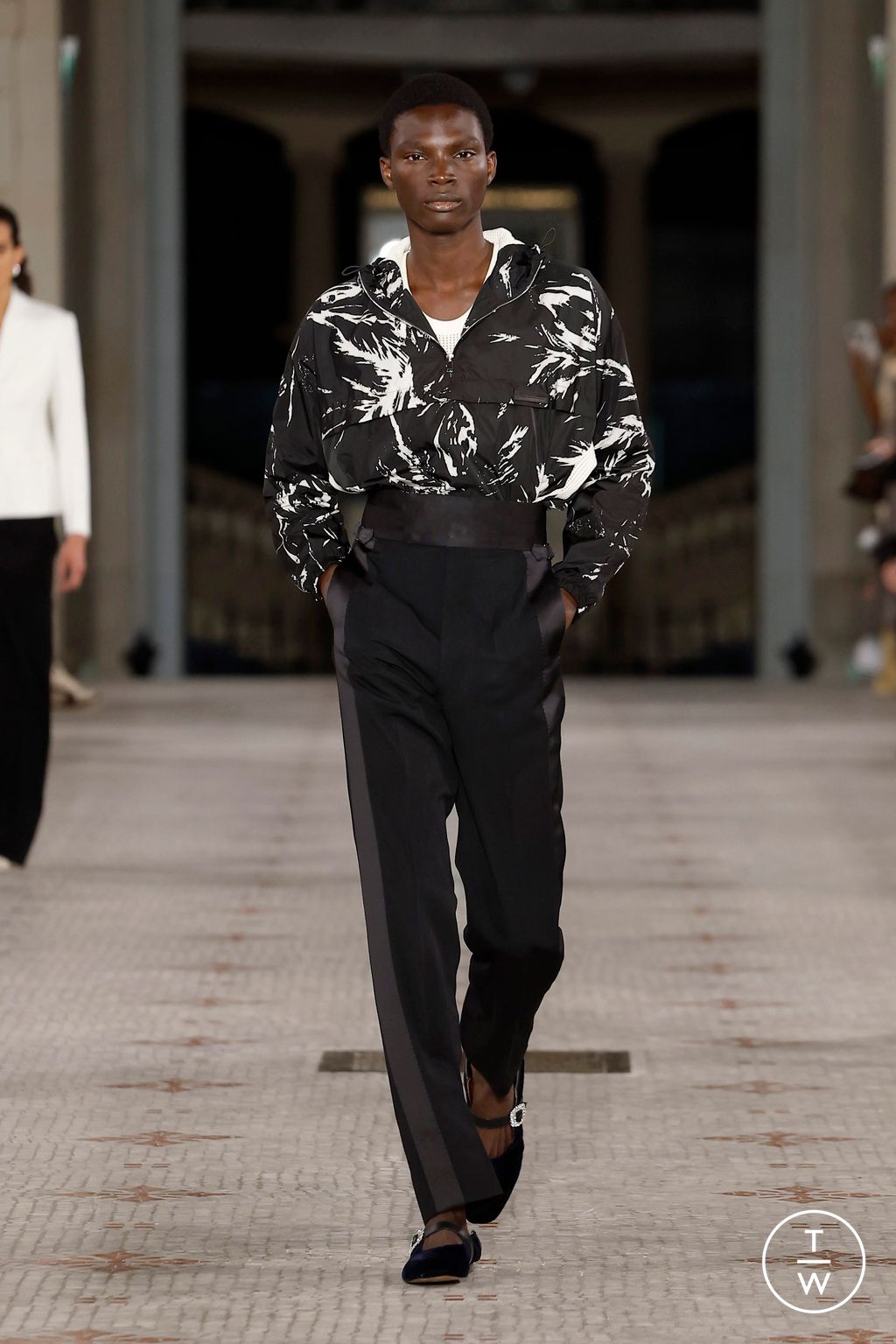 Fashion Week Paris Spring-Summer 2025 look 34 from the Wales Bonner collection 男装