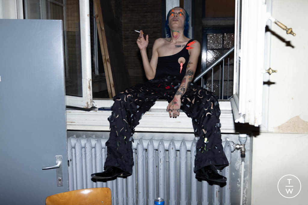 Fashion Week Paris Spring/Summer 2022 look 1 from the Walter Van Beirendonck collection 男装