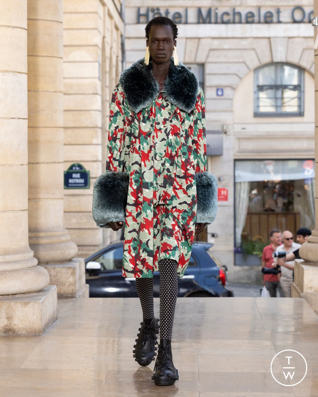 Fashion Week Paris Spring/Summer 2026 look 1 from the Walter Van Beirendonck collection menswear