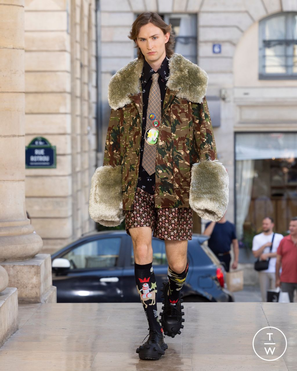 Fashion Week Paris Spring/Summer 2026 look 6 de la collection Walter Van Beirendonck menswear