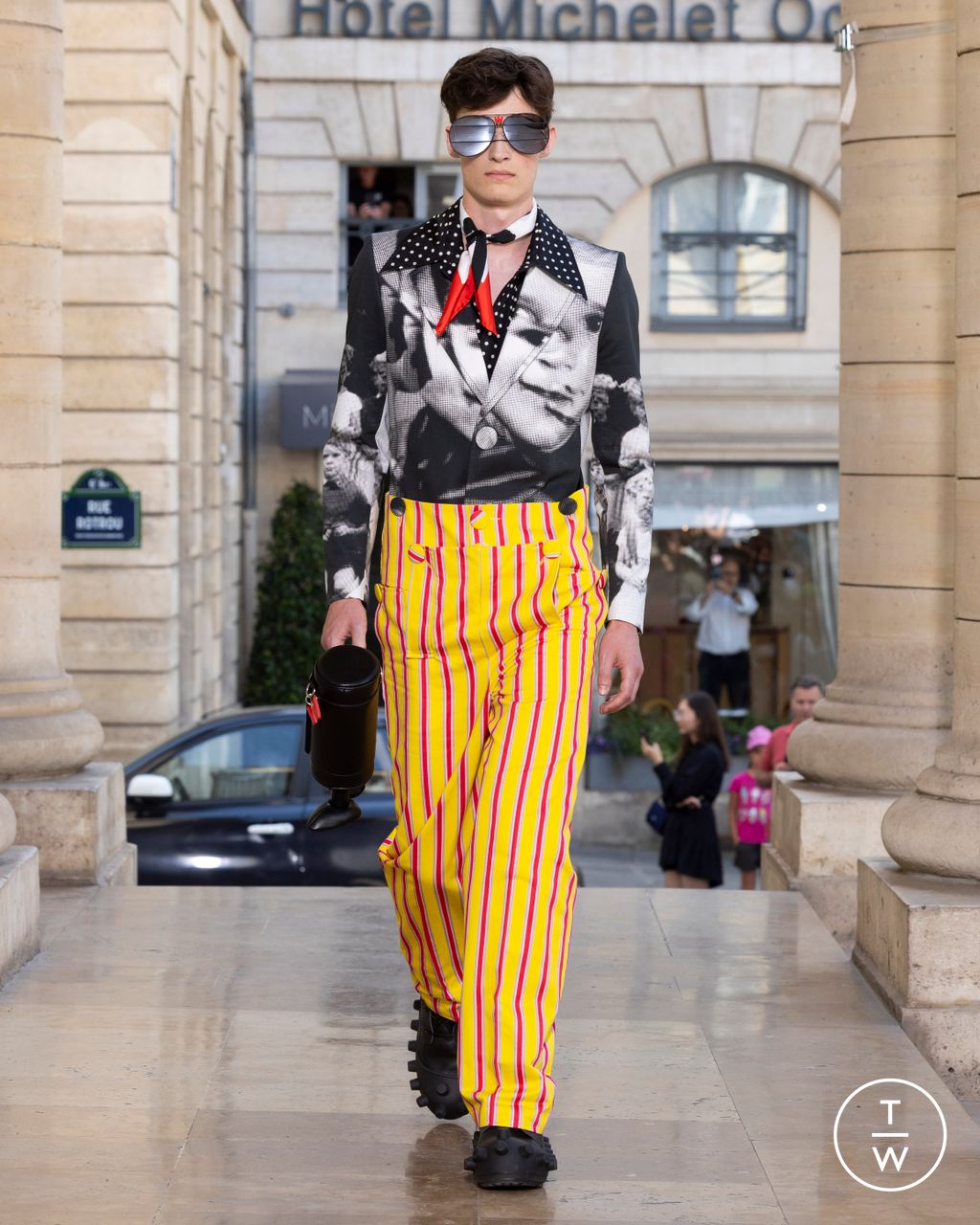 Fashion Week Paris Spring/Summer 2026 look 14 from the Walter Van Beirendonck collection menswear