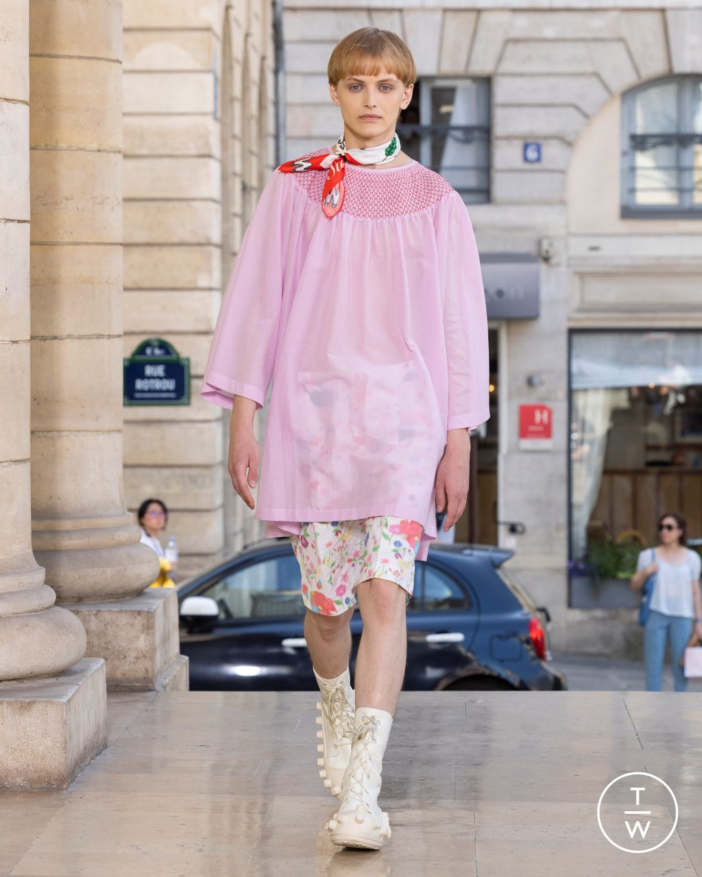 Fashion Week Paris Spring/Summer 2026 look 20 from the Walter Van Beirendonck collection menswear