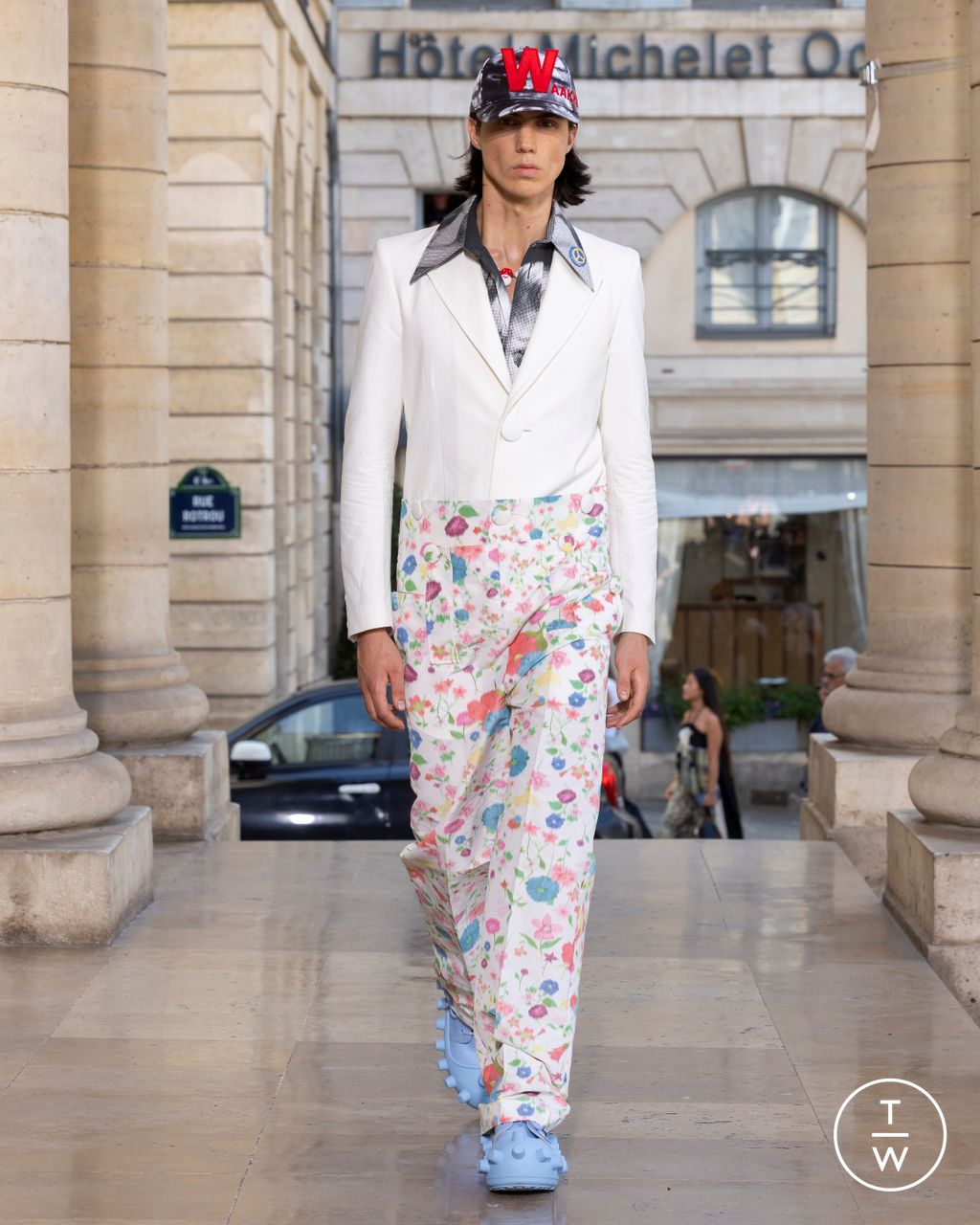 Fashion Week Paris Spring/Summer 2026 look 21 from the Walter Van Beirendonck collection 男装