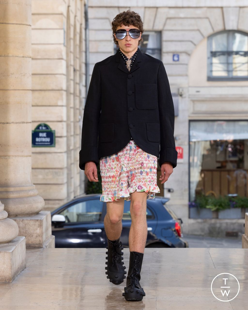 Fashion Week Paris Spring/Summer 2026 look 22 from the Walter Van Beirendonck collection 男装