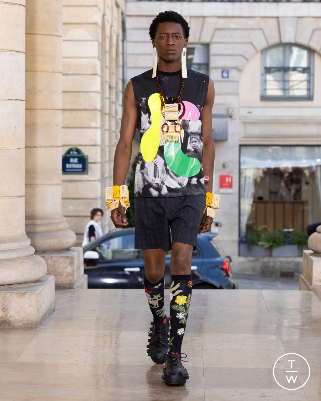 Fashion Week Paris Spring/Summer 2026 look 28 from the Walter Van Beirendonck collection menswear