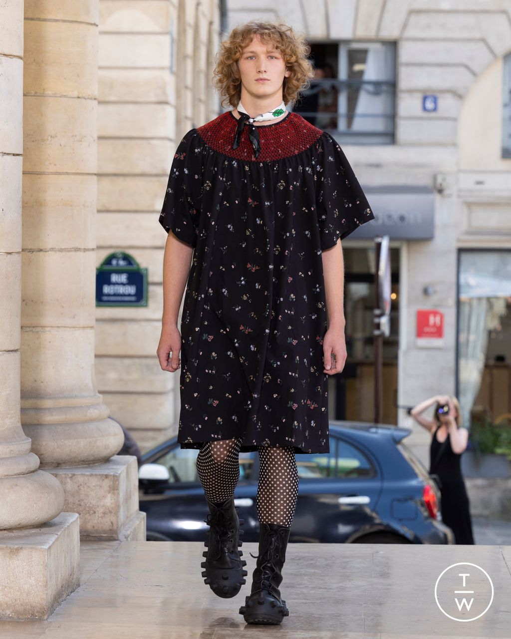 Fashion Week Paris Spring/Summer 2026 look 29 from the Walter Van Beirendonck collection menswear