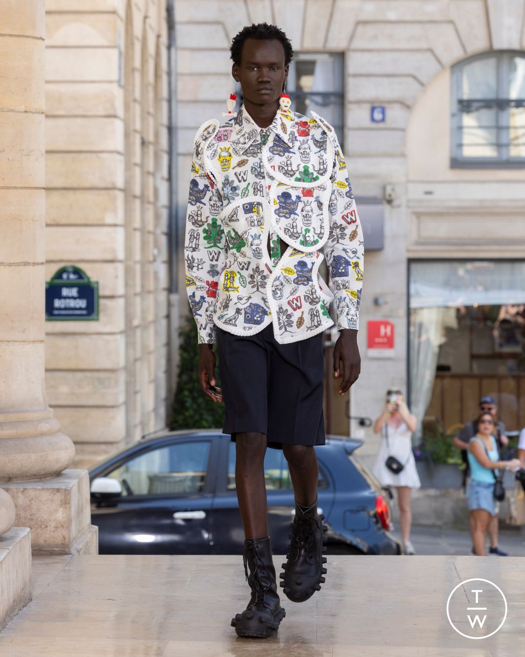 Fashion Week Paris Spring/Summer 2026 look 35 from the Walter Van Beirendonck collection menswear