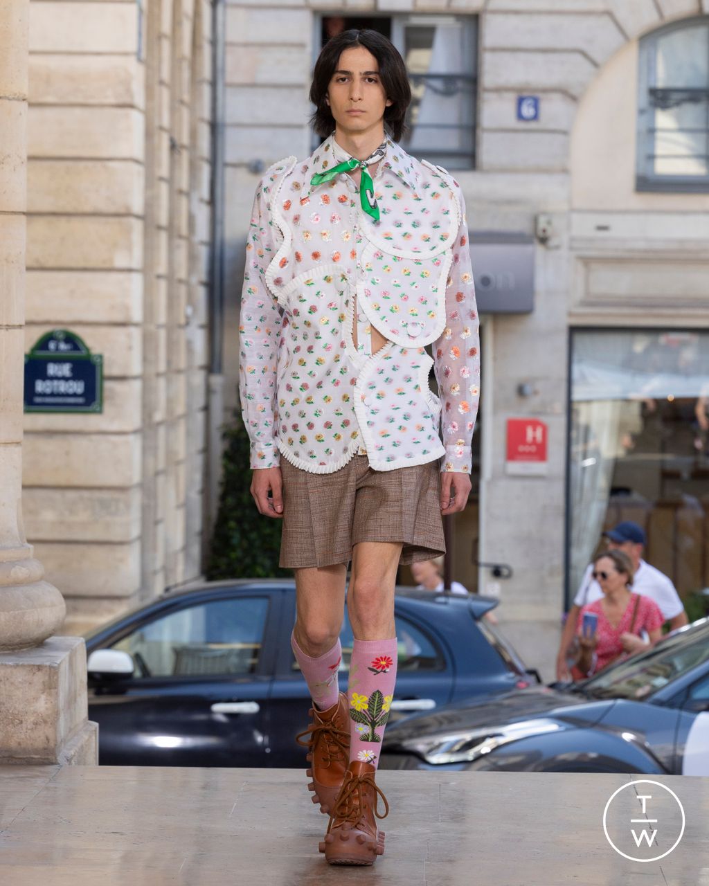 Fashion Week Paris Spring/Summer 2026 look 37 from the Walter Van Beirendonck collection menswear
