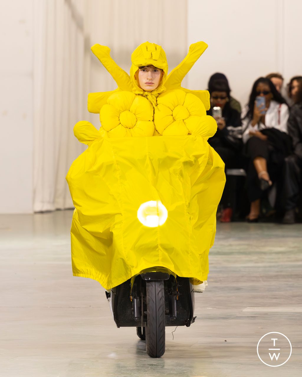 Fashion Week Paris Fall/Winter 2026 look 1 from the Walter Van Beirendonck collection menswear