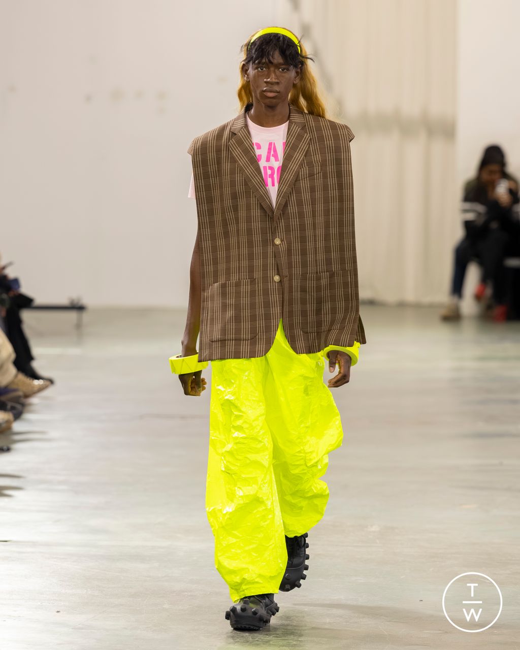 Fashion Week Paris Fall/Winter 2026 look 3 from the Walter Van Beirendonck collection menswear