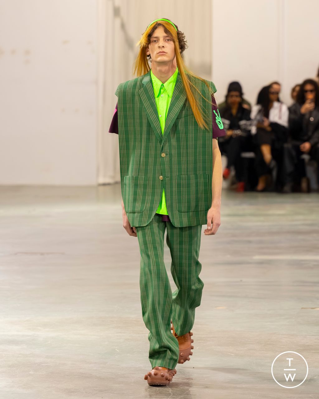 Fashion Week Paris Fall/Winter 2026 look 8 from the Walter Van Beirendonck collection menswear