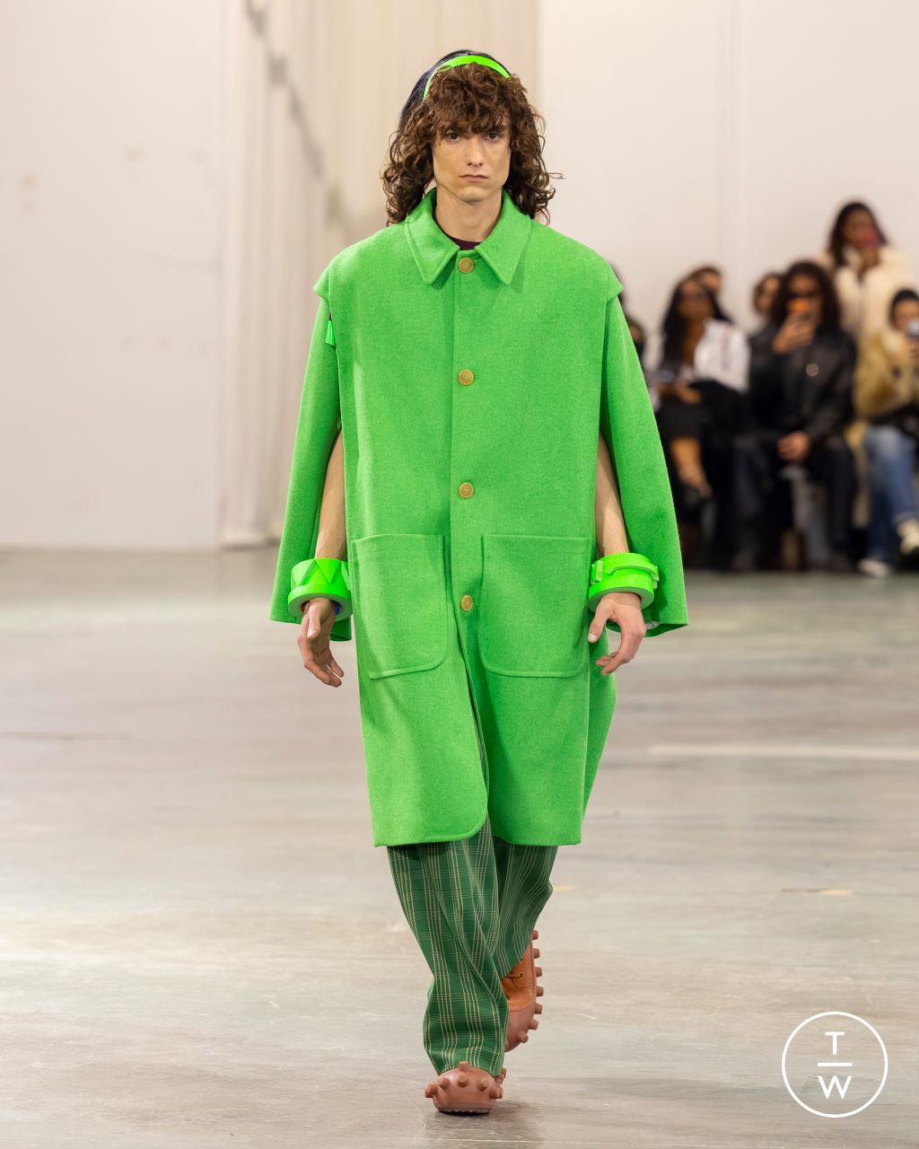 Fashion Week Paris Fall/Winter 2026 look 9 from the Walter Van Beirendonck collection menswear