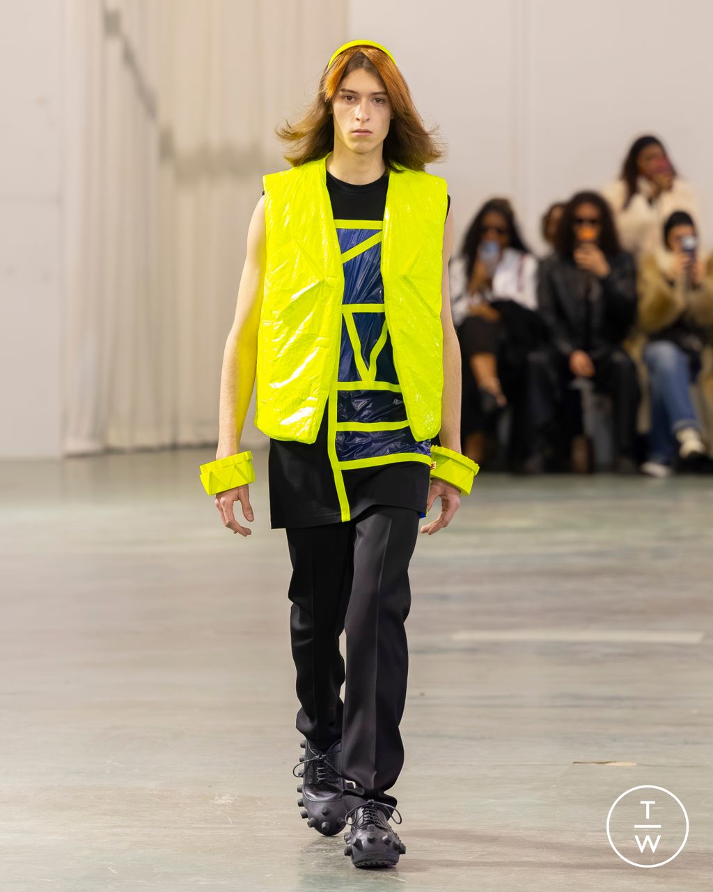 Fashion Week Paris Fall/Winter 2026 look 19 de la collection Walter Van Beirendonck menswear