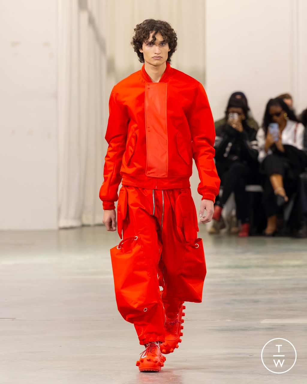 Fashion Week Paris Fall/Winter 2026 look 21 de la collection Walter Van Beirendonck menswear