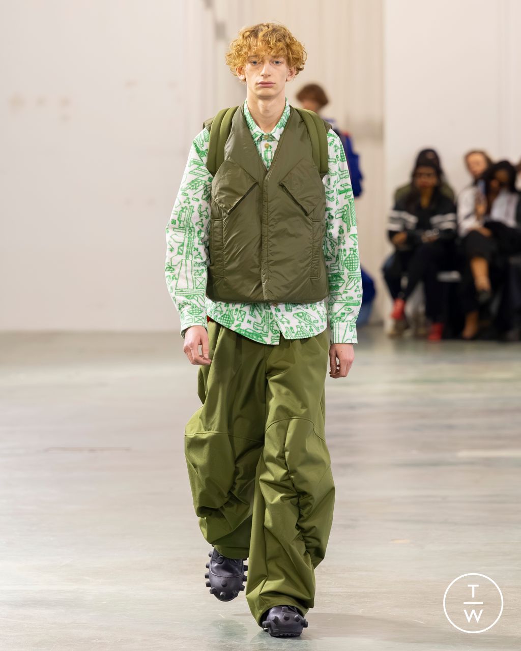 Fashion Week Paris Fall/Winter 2026 look 24 from the Walter Van Beirendonck collection menswear